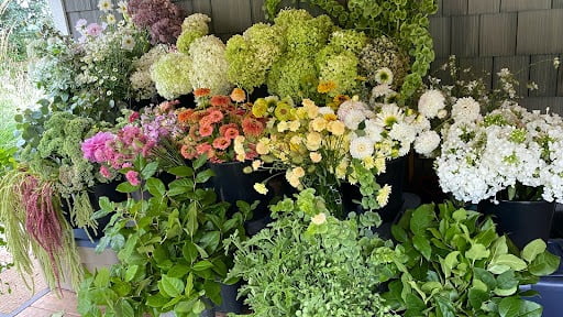 Seasonal selection of flowers