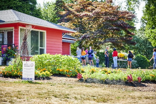 Flower Cutting Garden in front of Kariton Art Gallery